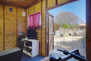 Private Shed (Currently home gym)- click for photo gallery
